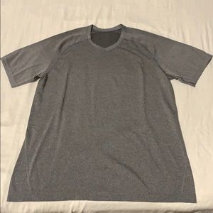 Large lululemon men’s gray shirt
